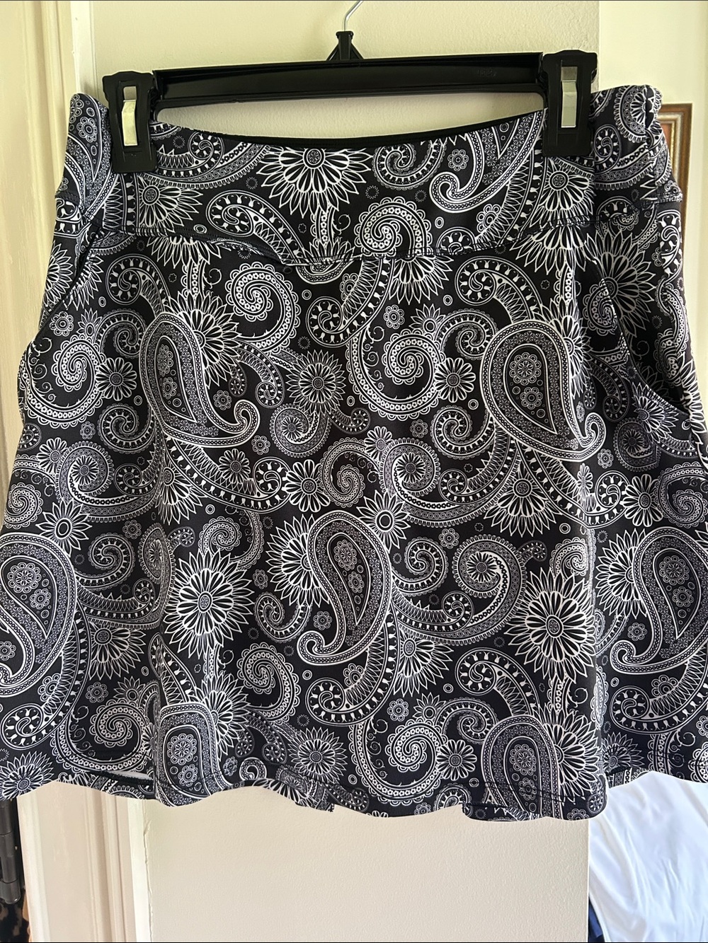 Athletic/casual Womans Black & White Paisley Skirt - Unbranded